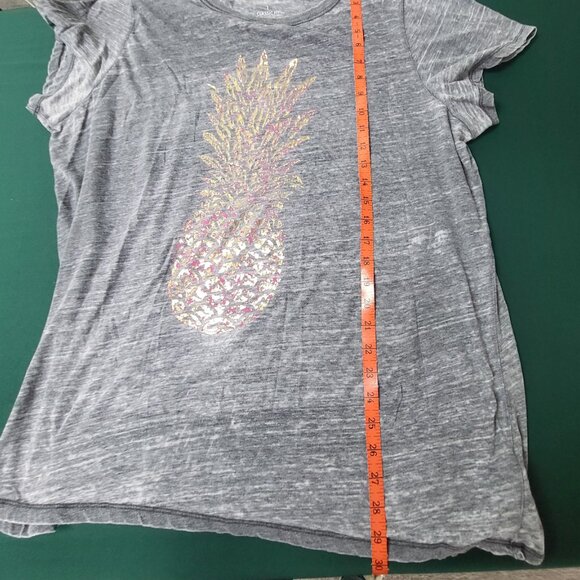 Torrid Classic Fit short-sleeve t-shirt with yellow gold metallic pineapple 3X - Picture 7 of 7
